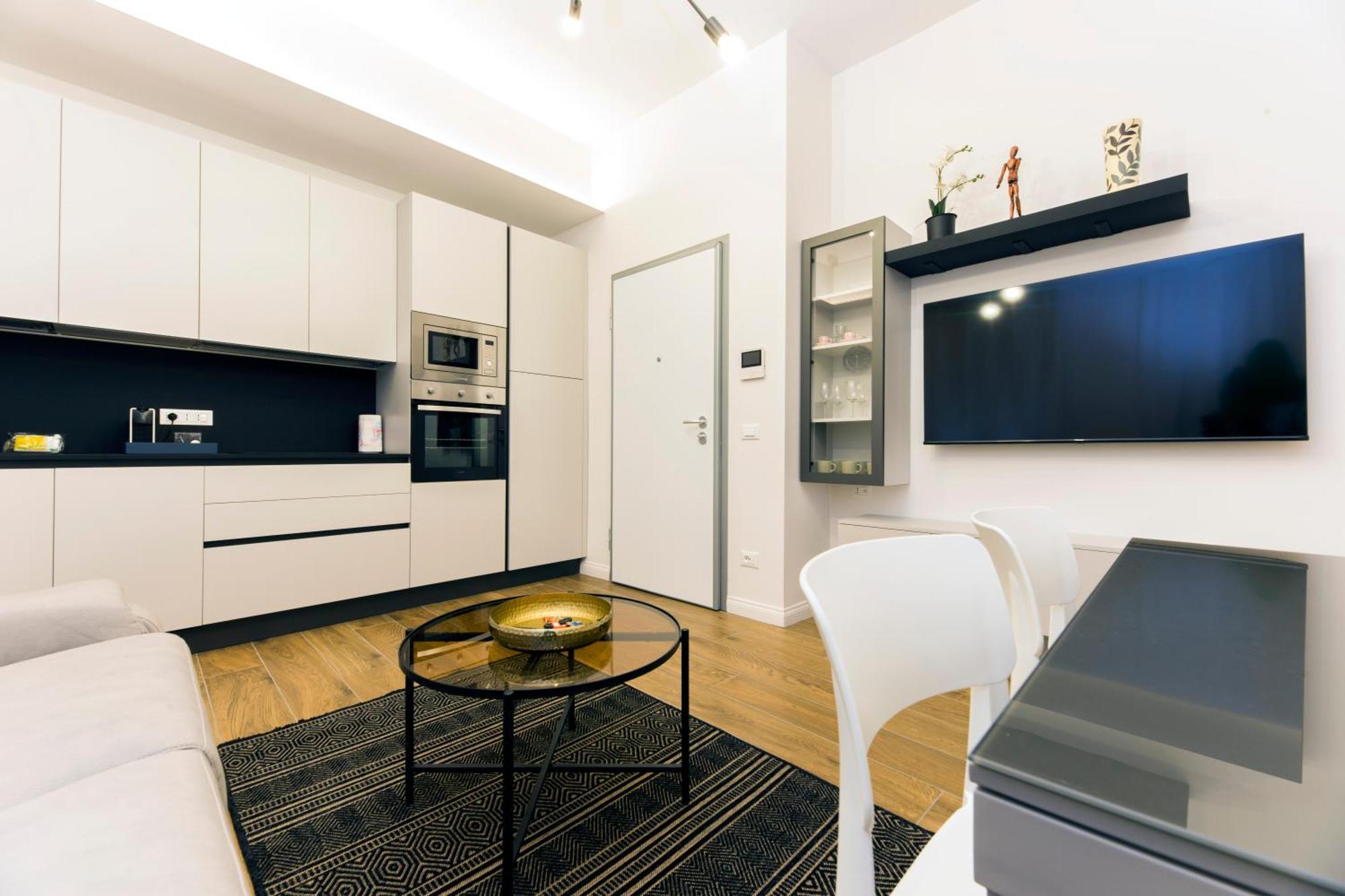 Apartment Joivy Chic In Piazza Dante,