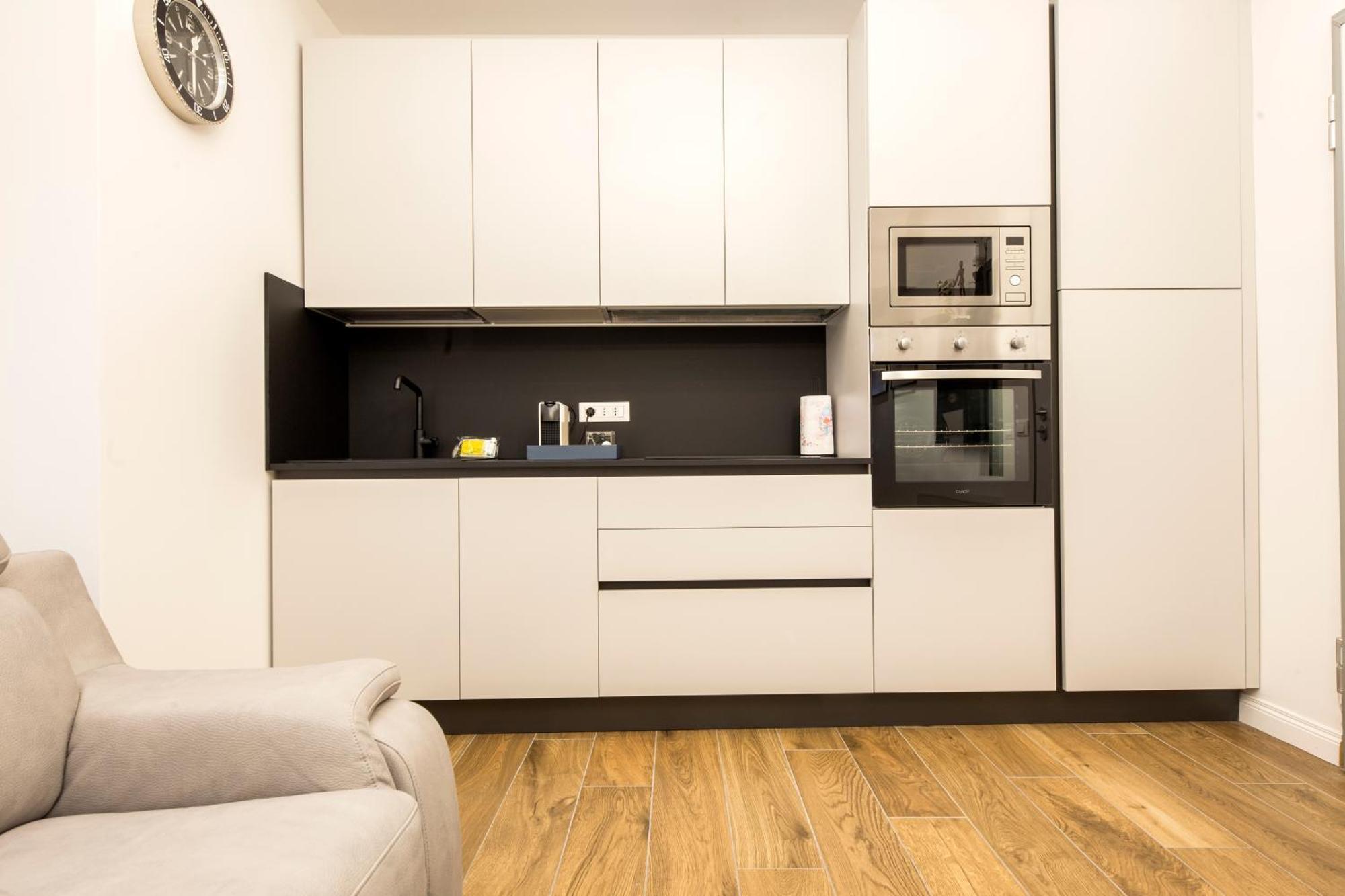 Apartment Joivy Chic In Piazza Dante, *